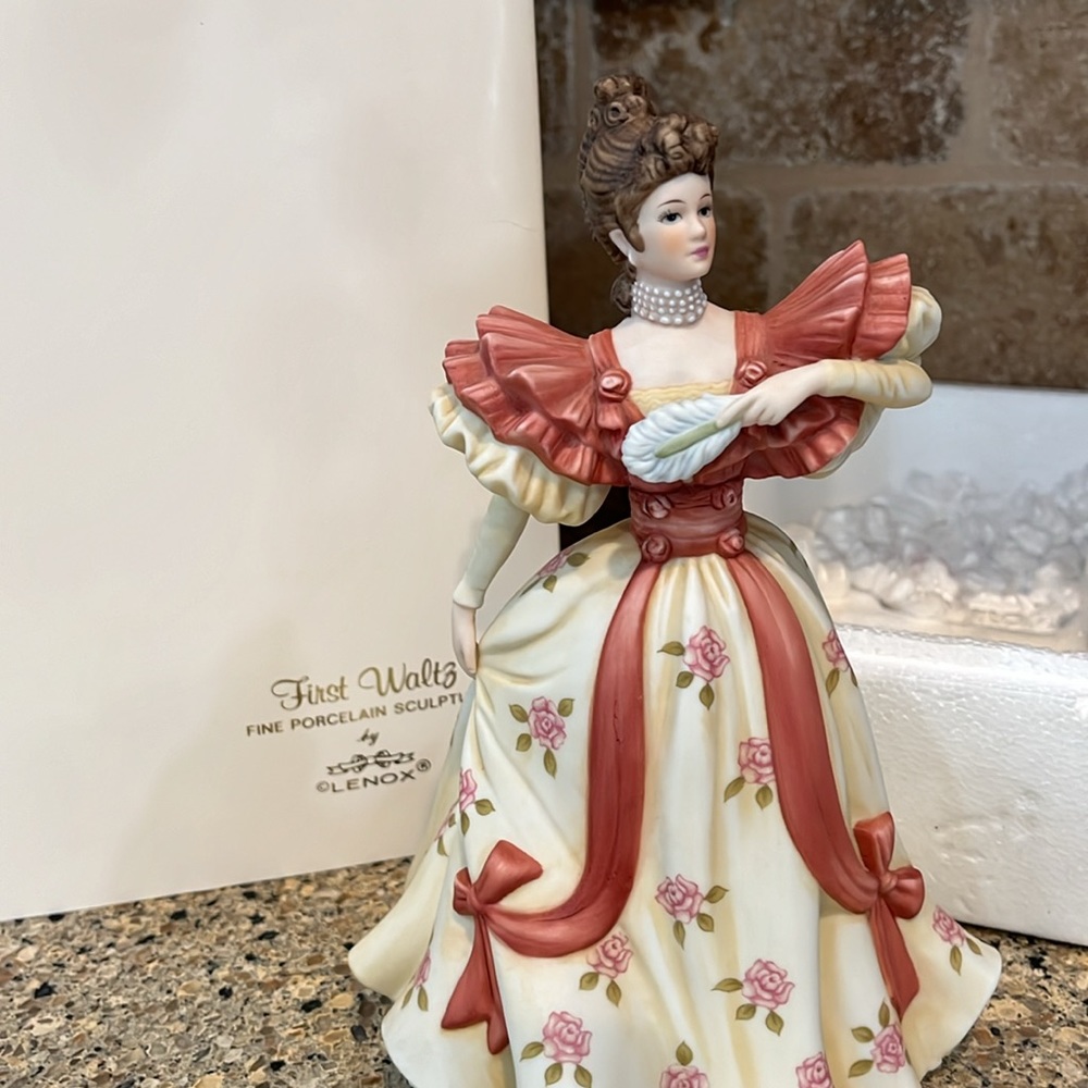 Lenox First Waltz figurine - Picture 2 of 4
